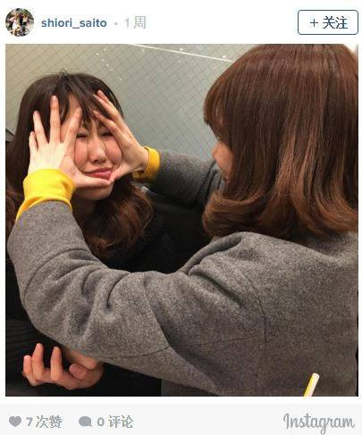 Thậm chí, nhiều người khác còn làm hành động đáng yêu này trên cả thú cưng, bạn bè và chính bản thân mình. (Nguồn: CCTVNews) 