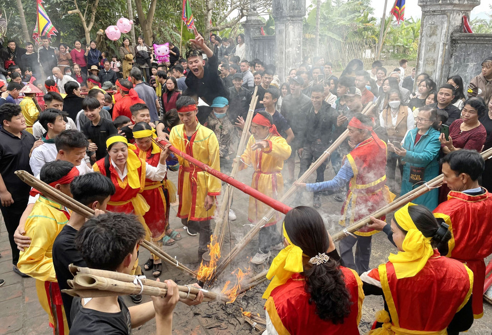 Trong hai ngày 1-2/2 (tức ngày 11-12 tháng Giêng âm lịch), lễ hội Đình Gia Dụ, xã Bắc Sơn, huyện Tam Nông (tỉnh Phú Thọ) được tổ chức với mong muốn cầu cho mưa thuận gió hòa, mùa màng bội thu, cầu cho dân khang, vật thịnh.