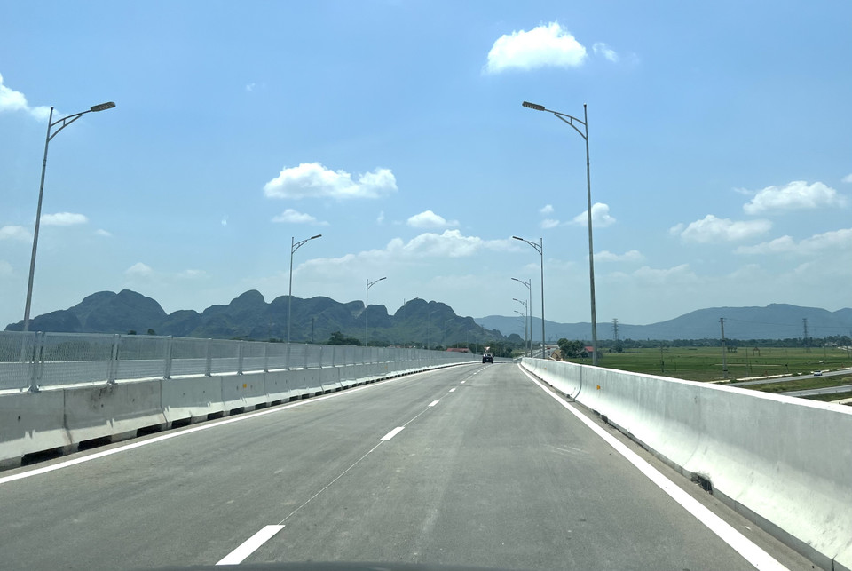 Cao tốc Quốc lộ 45 - Nghi Sơn dài hơn 43km đi qua huyện Nông Cống, thị xã Nghi Sơn (Thanh Hóa), tổng mức đầu tư hơn 5.530 tỷ đồng, khởi công từ tháng 7/2021. (Ảnh: Trần Hương Sơn/Vietnam+)