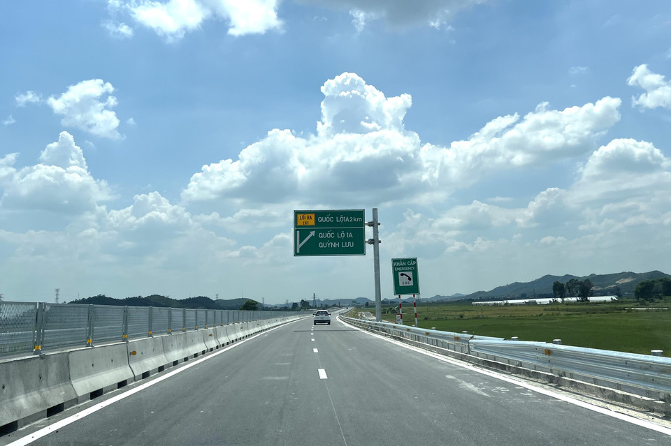 Một lối ra ở Quốc lộ 1A đoạn Quỳnh Lưu, Nghệ An. (Ảnh: Trần Hương Sơn/Vietnam+)