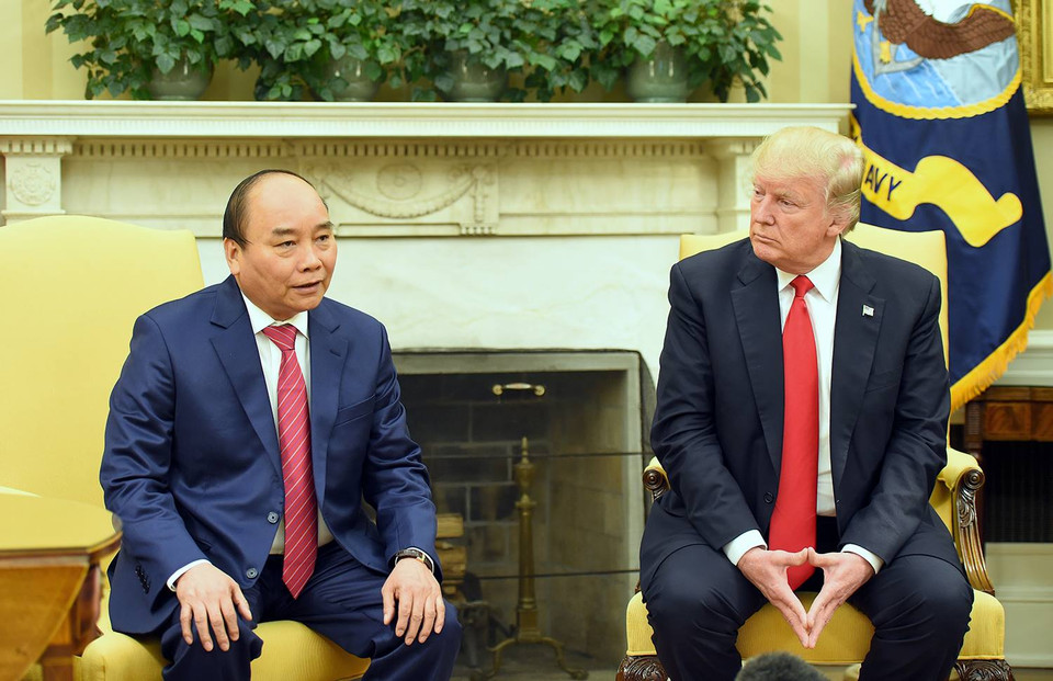 Thủ tướng bày tỏ ấn tượng trước sự thân thiện, cởi mở của Tổng thống Donald Trump khi Tổng thống có cuộc điện đàm và gửi thư cho Thủ tướng Nguyễn Xuân Phúc. (Nguồn: Thông tin Chính phủ)