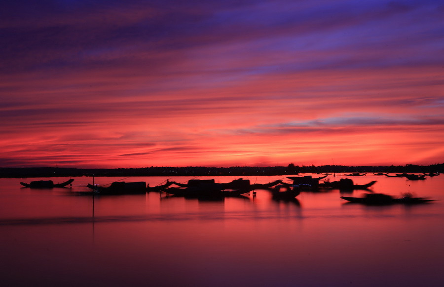 Đầm Quảng Lợi cách Huế về phía bắc chừng 30km, thuộc xã Quảng Lợi (Quảng Điền, Thừa Thiên-Huế) là một trong những khu đầm nằm trong hệ thống đầm của phá Tam Giang. (Ảnh: Hồ Cầu/TTXVN)