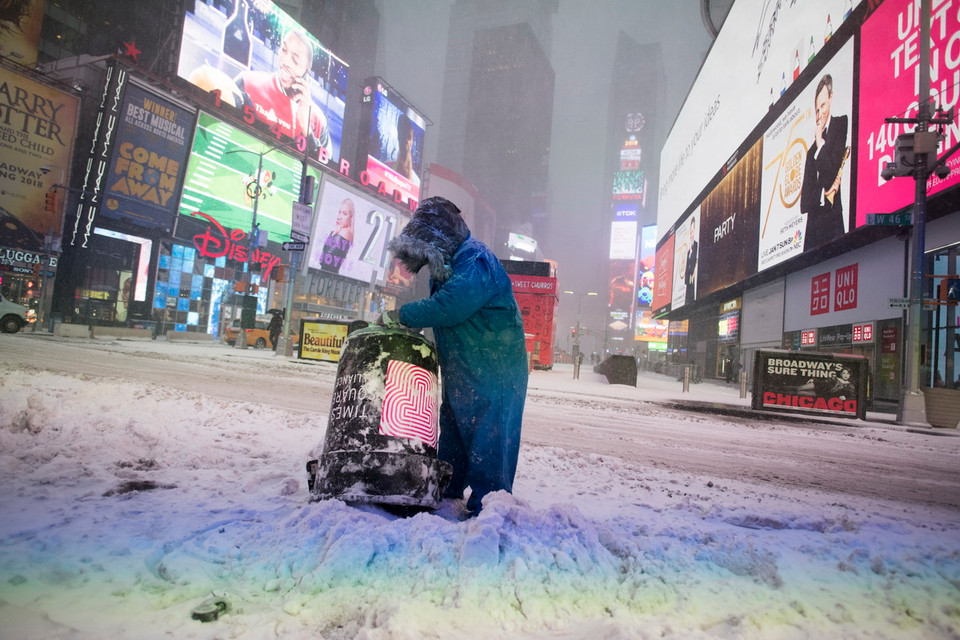 Bão tuyết tại Quảng trường Thời Đại, New York, ngày 4/1. (Nguồn: AFP)