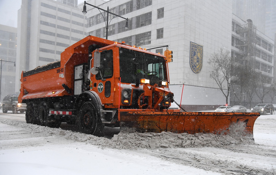 Những ngày này, xe dọn băng tuyết được huy động tối đa ở các thành phố Bờ Đông nước Mỹ. (Nguồn: AFP)