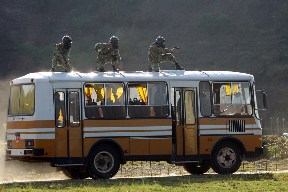 Diễn tập của lực lượng đặc công. (Ảnh: An Hiếu/TTXVN)