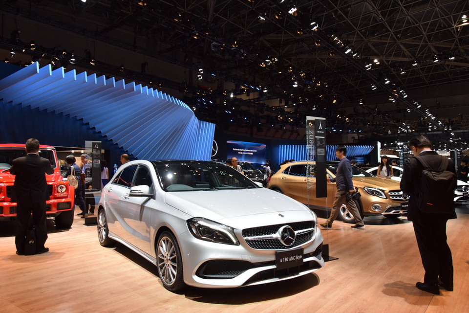 Gian triển lãm của hãng xe Mercedes-Benz. (Ảnh: Cẩm Tuyến/Vietnam+)