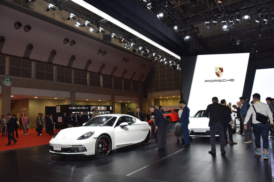 Gian triển lãm của hãng xe Porsche. (Ảnh: Cẩm Tuyến/Vietnam+)