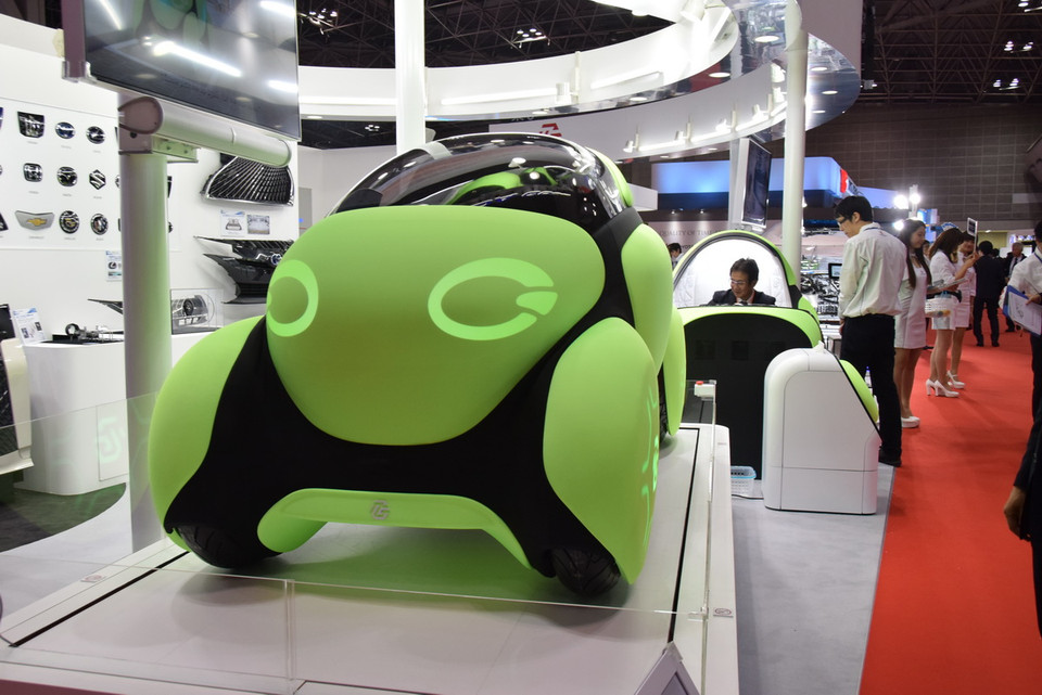 Một mẫu ôtô tự động điều khiển bằng cảm ứng của Toyoda. (Ảnh: Cẩm Tuyến/Vietnam+)