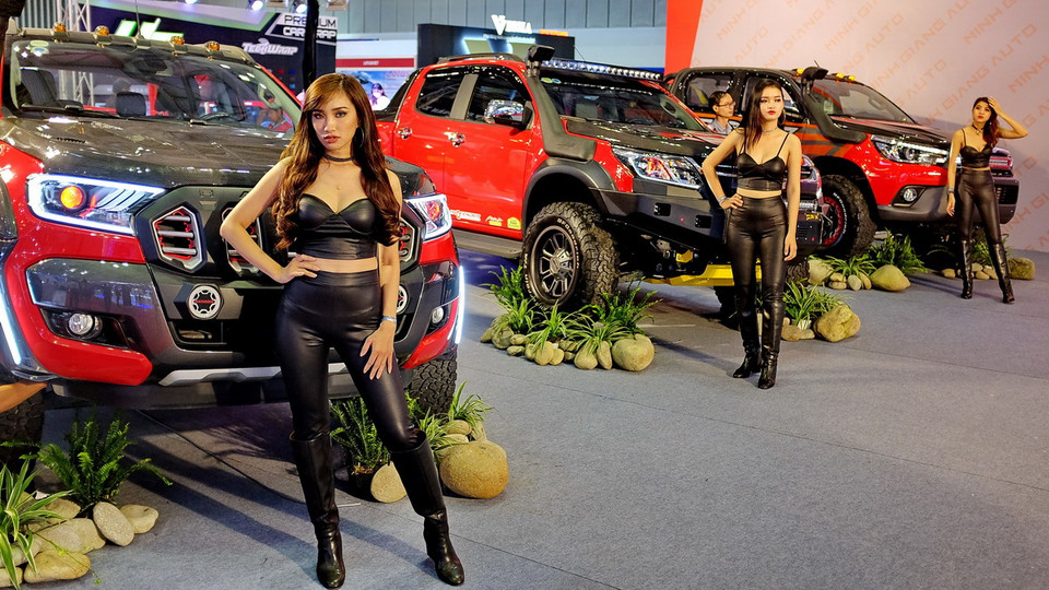 Các mẫu xe mới được trưng bày và giới thiệu tại triển lãm. (Ảnh: Thế Anh/Vietnam+)