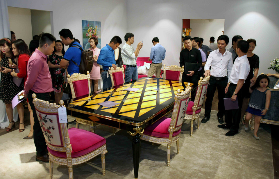 Giống như tên gọi 'Italian Legacy – Di sản Ý', triển lãm hướng tới những vẻ đẹp được truyền thụ giữ gìn và phát huy từ đời này sang đời khác dưới đôi bàn tay tài hoa của những nghệ nhân Italy. (Ảnh: Doãn Đức/Vietnam+)