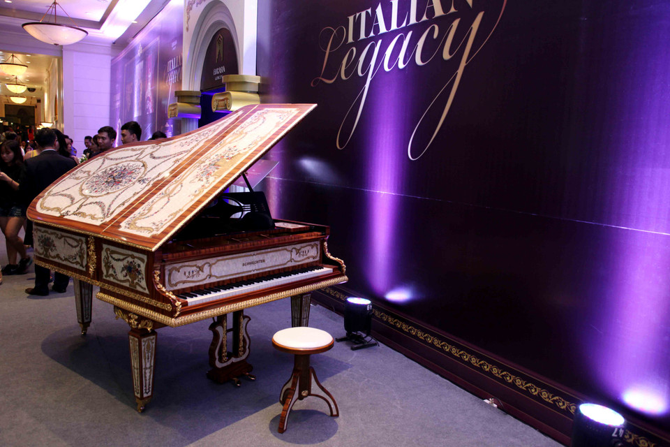 Một số sản phẩm được trưng bày trong triển lãm. (Ảnh: Doãn Đức/Vietnam+)