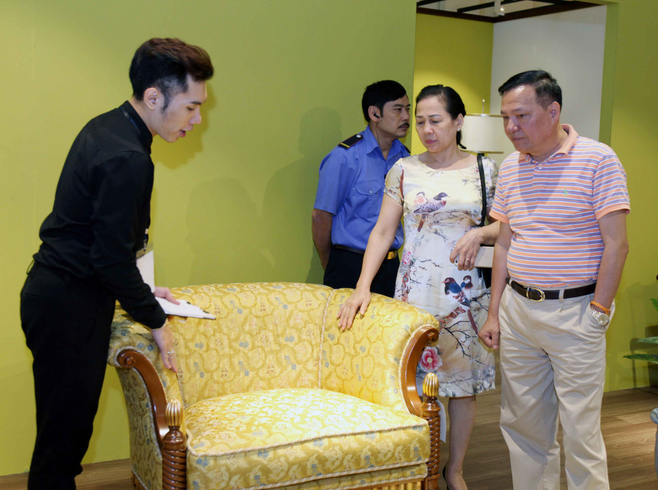 Các thương hiệu có mặt tại triển lãm quy mô lần đầu tiên tại Việt Nam này gồm có Colombostile, Medea, Carpanelli, Rozzoni, Luigi Minotti và nhiều tên tuổi nổi tiếng khác. (Ảnh: Doãn Đức/Vietnam+)