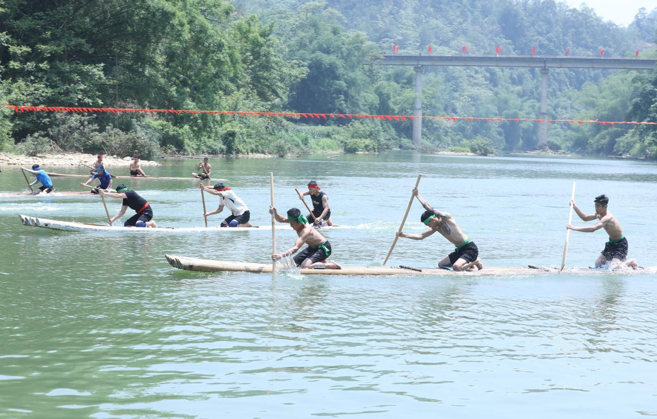 Ngày 22/5/2023 (ngày 4/4 năm Quý Mão), Ủy ban Nhân dân huyện Bình Gia (tỉnh Lạng Sơn) tổ chức Lễ hội Phài Lừa xã Hồng Phong - lễ hội đã được công nhận Di sản Văn hóa Phi vật thể Quốc gia. (Ảnh: Anh Tuấn/TTXVN)