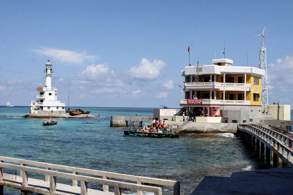 Đảo đá tây B. (Ảnh: Minh Quyết/TTXVN)