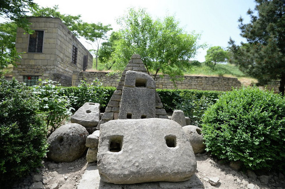 Đá neo tại pháo đài Naryn Kala trong thành phố Derbent. (Nguồn: sputniknews)