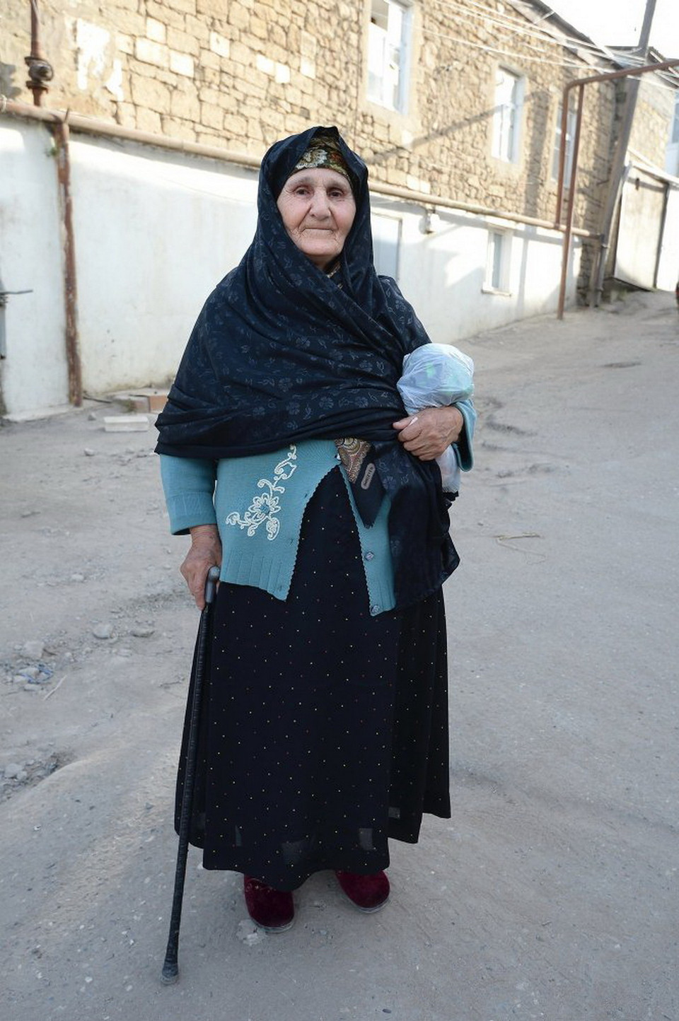 Một người già trên đường phố Derbent. (Nguồn: sputniknews)