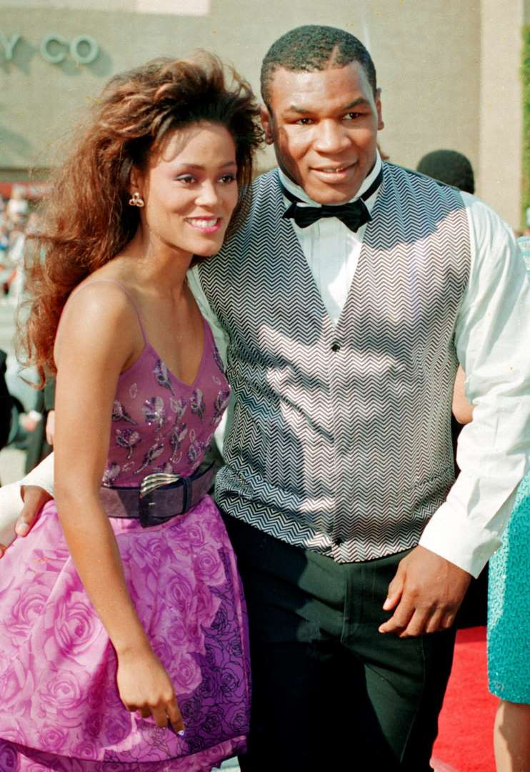 Cặp đôi Mike Tyson và Robin Givens cưới nhau vào năm 1988 và chia tay sau một năm. (Nguồn: AP)