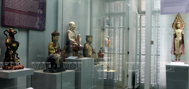 Không gian trưng bày tượng thờ điêu khắc dân gian. (Ảnh: Lê Minh/Việt Nam)