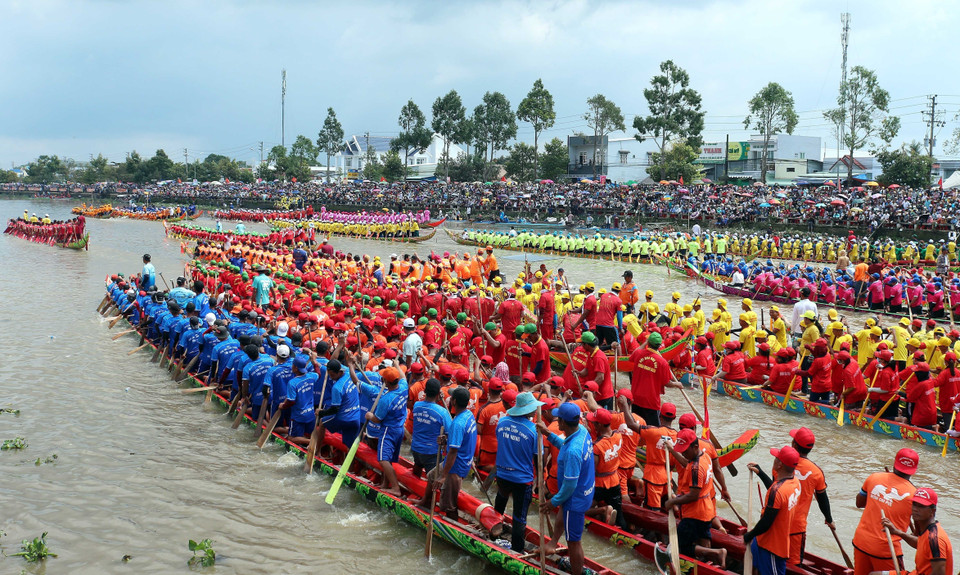 Khai mạc Giải đua ghe Ngo Khu vực Đồng bằng sông Cửu Long lần thứ 5 năm 2022 tại Sóc Trăng. (Ảnh: Trung Hiếu/TTXVN)