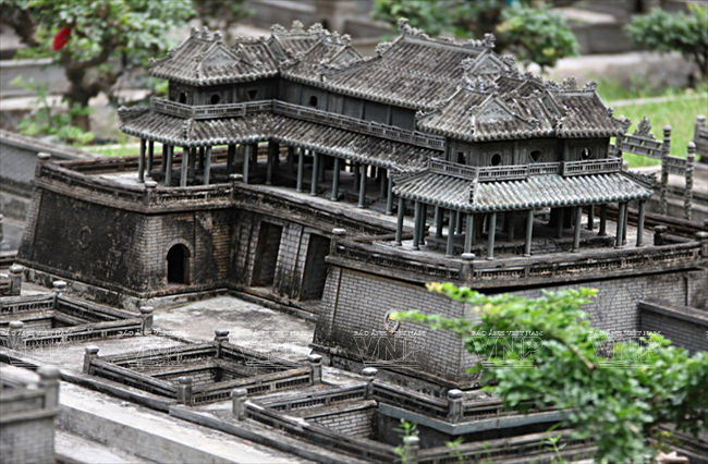 Hoàng Thành - vòng thành thứ hai bên trong Kinh thành Huế được tái hiện ở Ngự Lãm Viên.