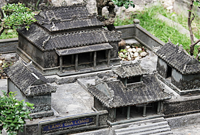 Mô phỏng Lăng Gia Long.