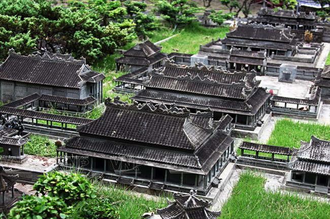 Ấn tượng lớn nhất của Ngự Lãm Viên là sự tái hiện chân thực, tỉ mỉ, tinh tế các công trình trọng yếu của cố đô Huế.