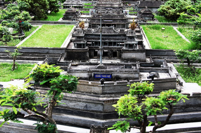 Cố đô Huế cổ kính mà thanh tịnh, được tái hiện ở Ngự Lãm Viên theo đúng kiến trúc và tỷ lệ 1/70.