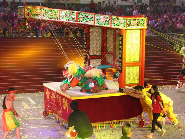 Đoàn múa sư tử bằng dây của Trung Quốc. (Ảnh: Văn Hải-Kim Yến/Vietnam+)