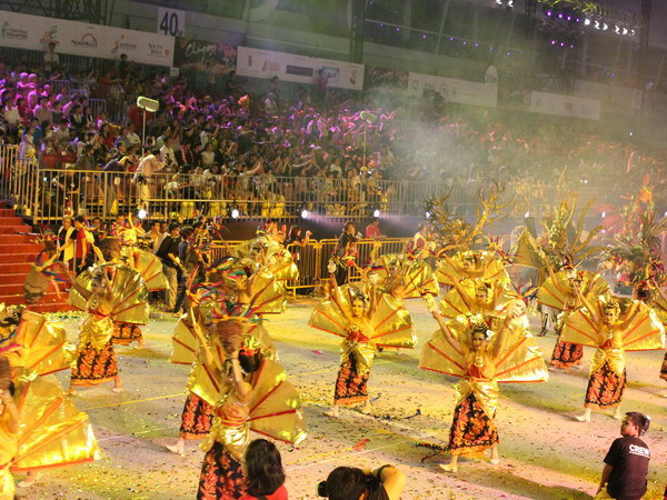 Một tiết mục múa của đại diện các tầng lớp nhân dân của Singapore. (Ảnh: Văn Hải-Kim Yến/Vietnam+)