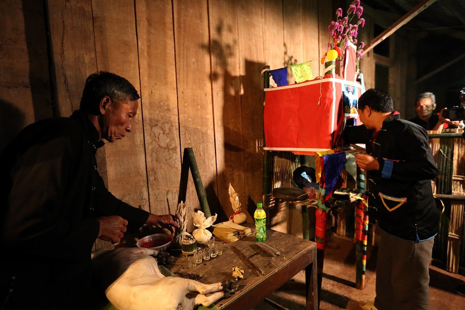  Lễ nhảy lửa của người Dao đỏ ở Điện Biên mang truyền thống văn hóa và bản sắc dân tộc rất riêng, được tổ chức từ ngày 1-5 tháng Giêng (âm lịch).(Nguồn: TTXVN)