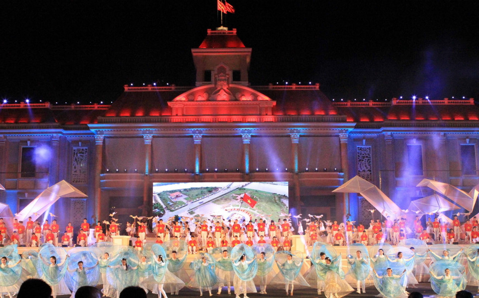  Lễ hội đường phố đa sắc màu tại Festival Biển 2015. (Ảnh: Nhật Anh/TTXVN)
