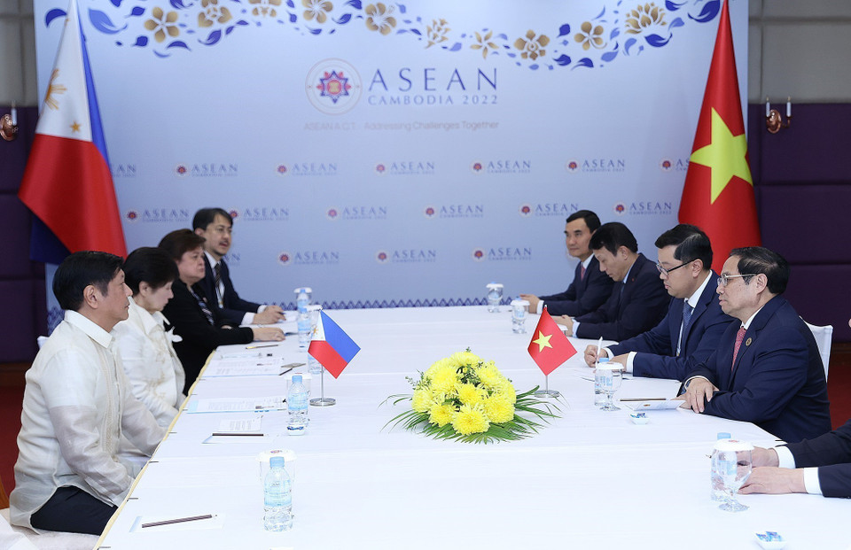 Nhân dịp tham dự Hội nghị cấp cao ASEAN lần thứ 40, 41 và các hội nghị cấp cao liên quan, sáng 10/11/2022, tại thủ đô Phnom Penh, Campuchia, Thủ tướng Phạm Minh Chính gặp Tổng thống Philipines Ferdinand Marcos. (Ảnh: Dương Giang/TTXVN)