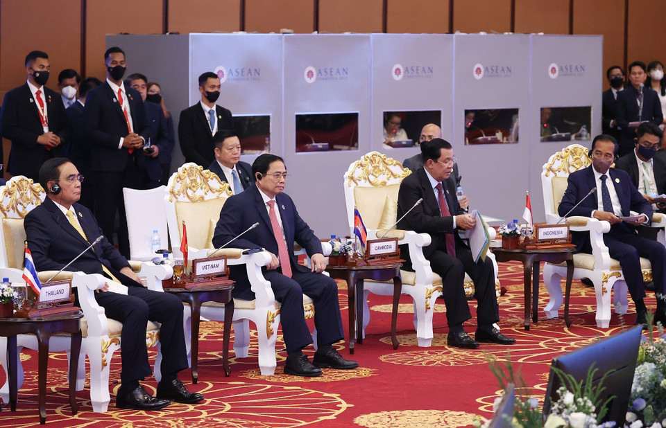 Chiều 10/11/2022, tại thủ đô Phnom Penh, Campuchia, Thủ tướng Phạm Minh Chính và các nguyên thủ, người đứng đầu Chính phủ các nước ASEAN đối thoại với đại diện Đại hội đồng Liên nghị viện ASEAN (AIPA). (Ảnh: Dương Giang/TTXVN)
