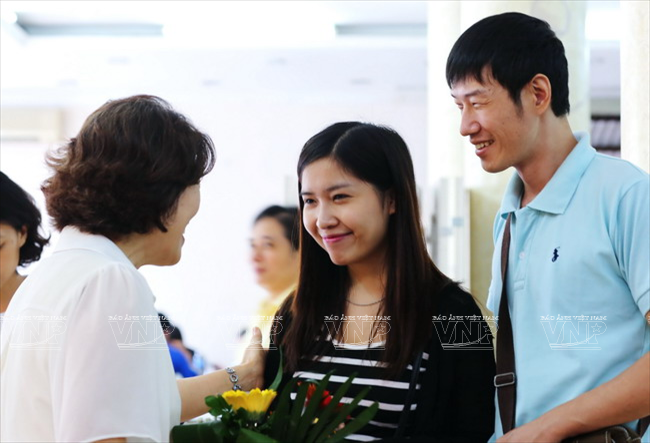 Lớp học đã trang bị cho các cô gái những hành trang bổ ích trước khi lên đường sang làm dâu ở xứ người. (Ảnh: Việt Cường/Báo ảnh Việt Nam)