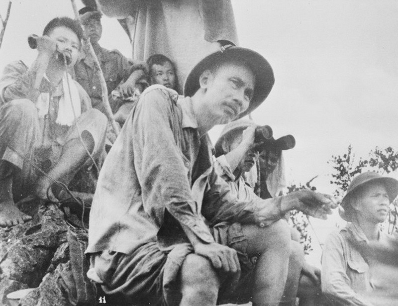 Chủ tịch Hồ chí Minh tại mặt trận Đông Khê trong Chiến dịch Biên giới. (Nguồn: TTXVN) 