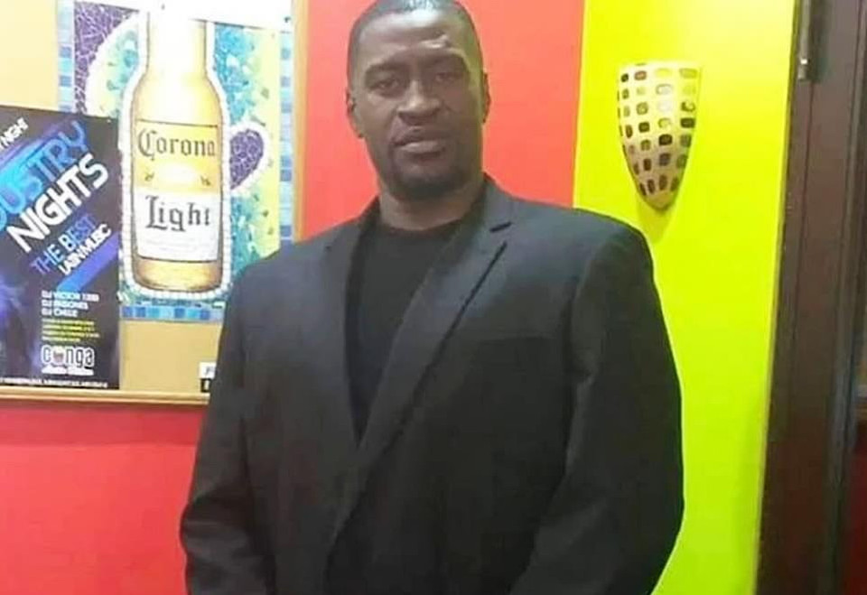 Gia đình và cộng đồng người da màu ở Minnesota đã thực sự bàng hoàng và tức giận khi xem đoạn video quay cảnh một viên cảnh sát da trắng đè lên cổ George Floyd (trong ảnh) khiến người đàn ông này tắc thở và tử vong. (Nguồn: tmx.news)