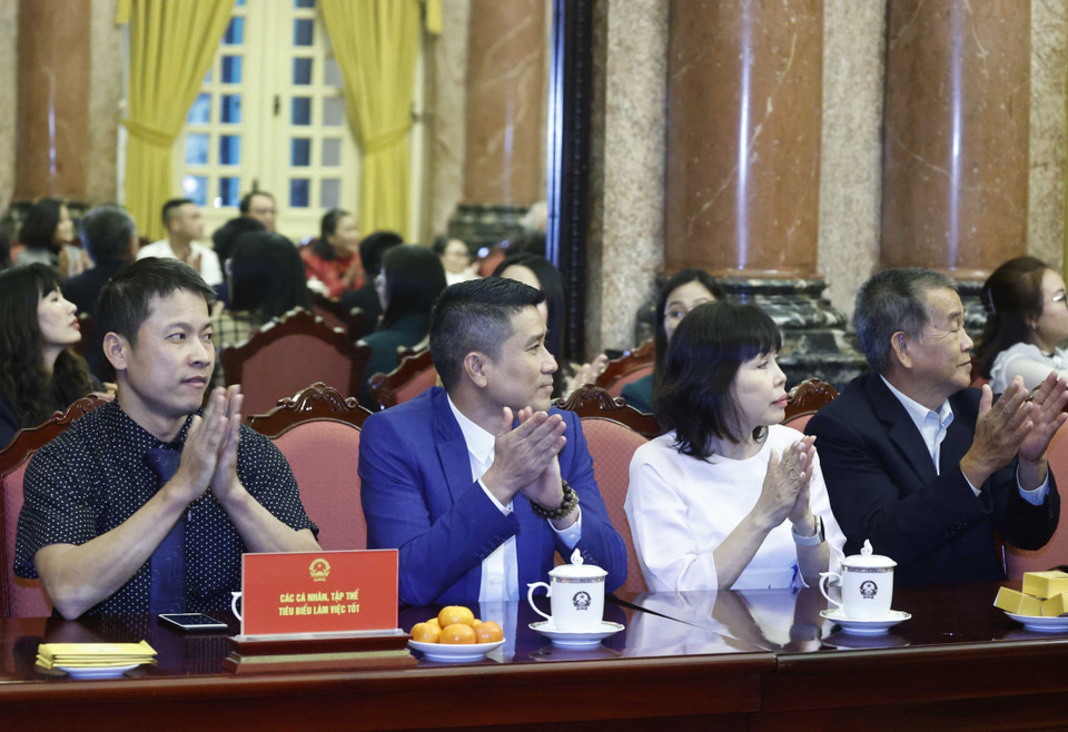 Các đại biểu tham dự buổi gặp mặt của Chủ tịch nước Nguyễn Xuân Phúc với các nhân vật trong chương trình "Việc tử tế" của Đài Truyền hình Việt Nam. (Ảnh: Thống Nhất/TTXVN)