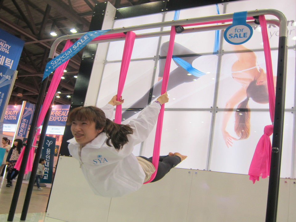 Một trong những dụng cụ làm đẹp hút mắt nhất triển lãm K-Beauty Expo 2014. (Ảnh: PV/Vietnam+)