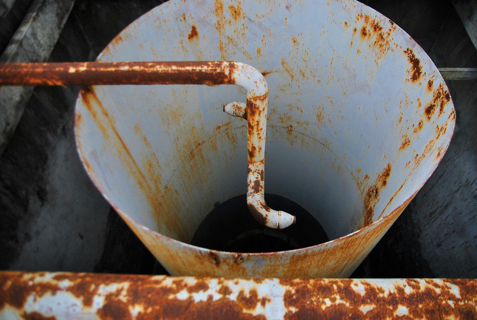 Theo lãnh đạo phường Thượng Cát: Năm 2007, Công ty nước sạch Hà Nội xin khoan giếng và hứa sẽ cung cấp nguồn nước thô cho nhà máy nước sạch phường Thượng Cát, nhưng sau đó Công ty nước sạch Hà Nội lại thông báo chưa cấp nước thô cho nhà máy được vì chưa đủ áp. (Ảnh: Võ Phương/Vietnam+)