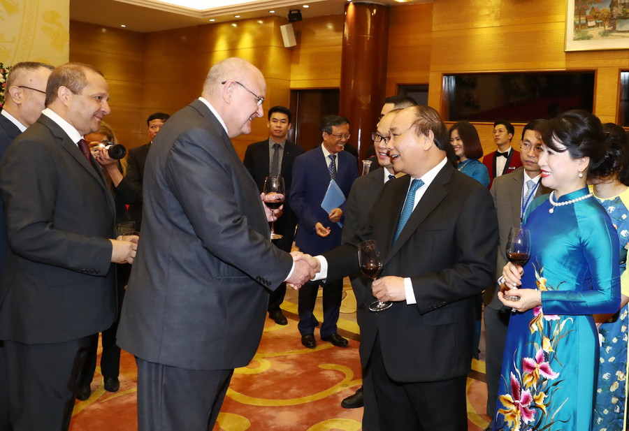 Thủ tướng Nguyễn Xuân Phúc, Phu nhân và các đại biểu. (Ảnh: Thống Nhất/TTXVN)