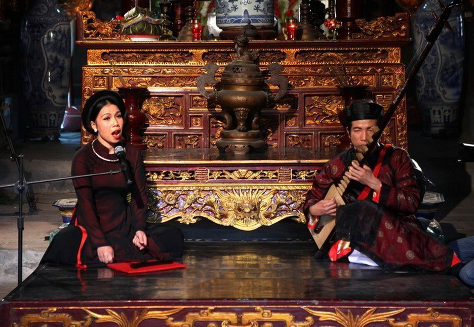 Ca trù - loại hình nghệ thuật dân gian được UNESCO công nhận là Di sản văn hoá phi vật thể cần được bảo vệ khẩn cấp của nhân loại. (Ảnh: Lâm Khánh/TTXVN)