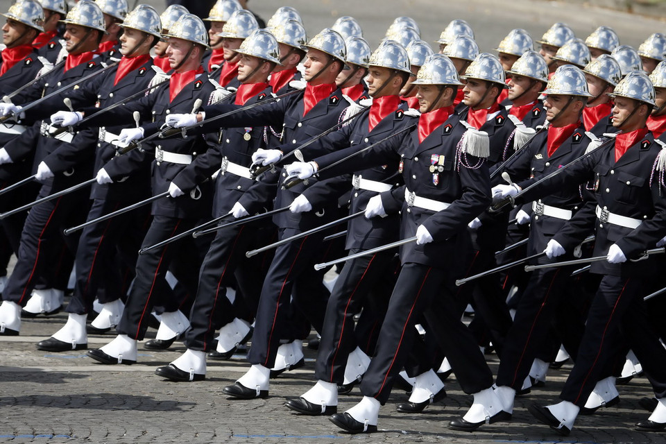 Diễu binh trong Ngày Quốc khánh ở Paris. (Nguồn: AFP/ TTXVN)