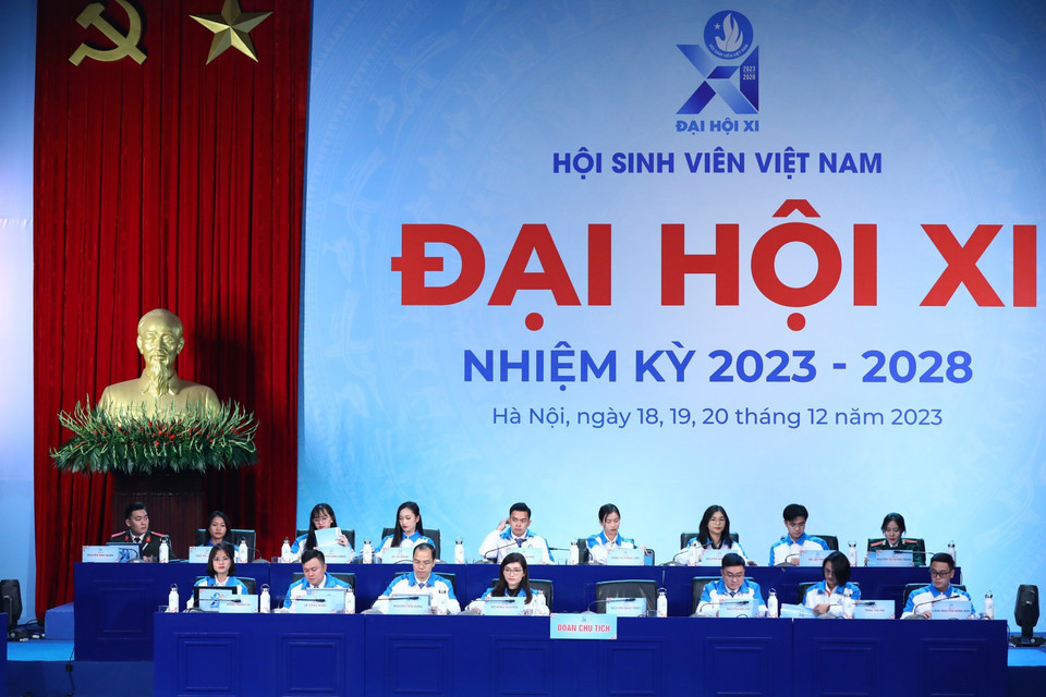 Đoàn Chủ tịch điều hành Đại hội. (Ảnh: Minh Đức/TTXVN)