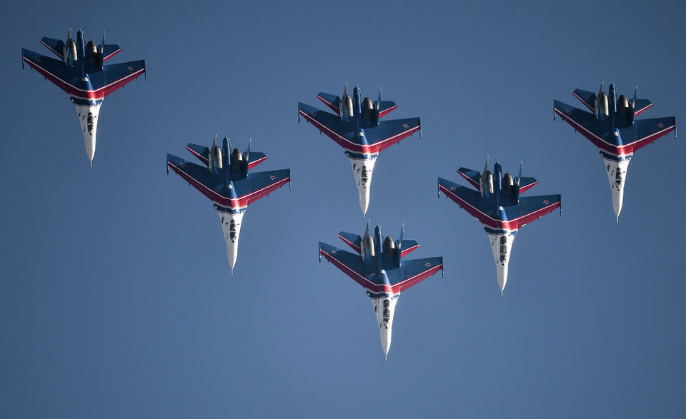 Du khách sẽ có cơ hội để xem các ​máy bay ​diễn tập nhào lộn trên không từ những chiếc Su-30, Su-27, MiG-29, Yak-130, L-39, Yak-52, Yak-54 và máy bay trực thăng Mi-28. (Nguồn: sputniknews)