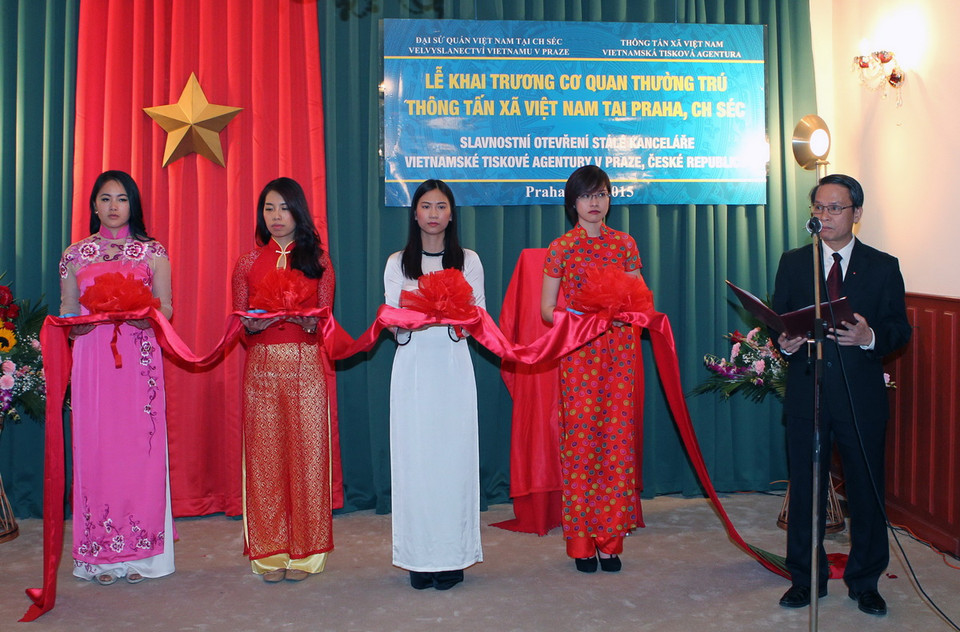 Tổng Giám đốc Thông tấn xã Việt Nam Nguyễn Đức Lợi phát biểu tại Lễ khai trương Cơ quan thường trú Thông tấn xã Việt Nam tại Prague, Cộng hòa Séc. (Ảnh: Nguyễn Khang/TTXVN) 