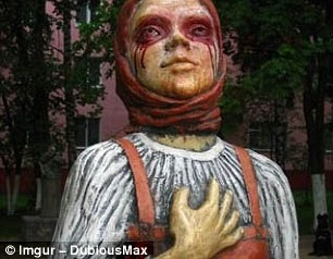 Hình ảnh ám ảnh tại sân chơi của Nga. (Nguồn: Dailymail)