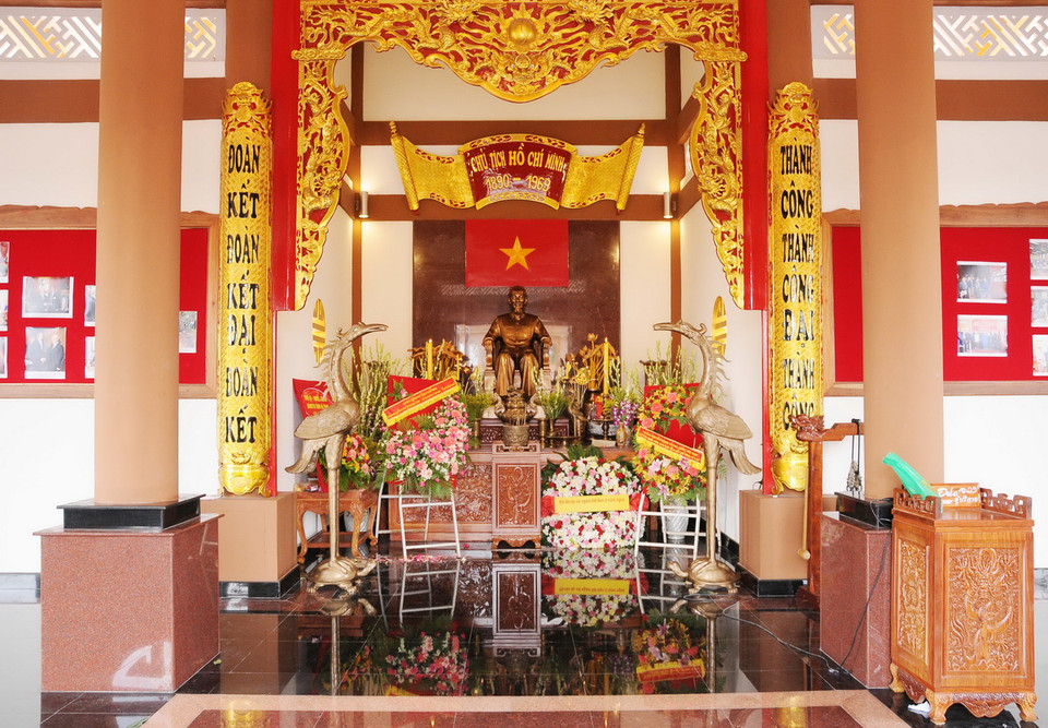 Gian chính điện thờ Bác trong khu tưởng niệm. (Ảnh: Sơn Nam/Vietnam+)