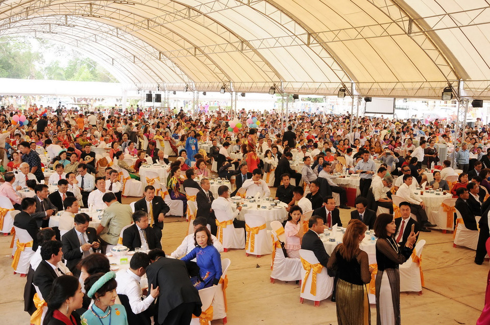 Đông đảo kiều bào và đại biểu về dự lễ khánh thành. (Ảnh: Sơn Nam/Vietnam+)