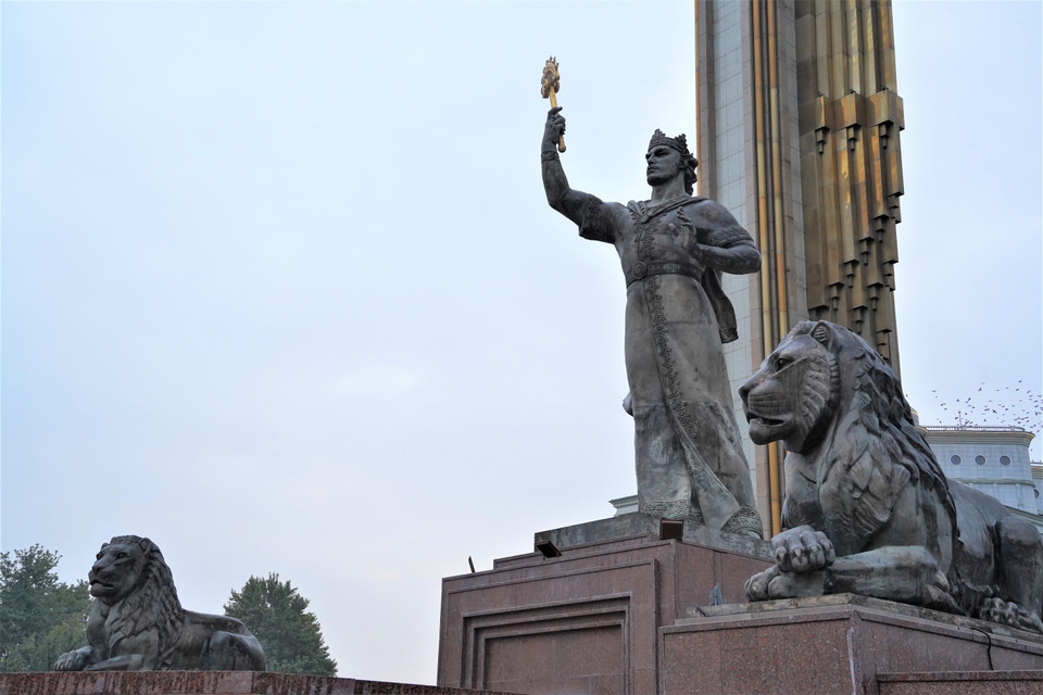 Tượng Ismoil Somoni, nhà sáng lập đế chế Somoni vào thế kỷ thứ 10, được xem như người sáng lập ra nhà nước Tajikistan. (Ảnh: Duy Trinh/TTXVN)