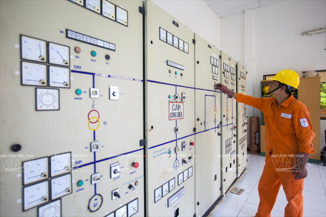Trung tâm vận hành nhà máy điện Côn Đảo. (Ảnh: Lê Minh) 